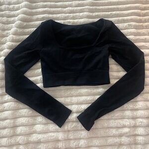 athletic long sleeve crop top